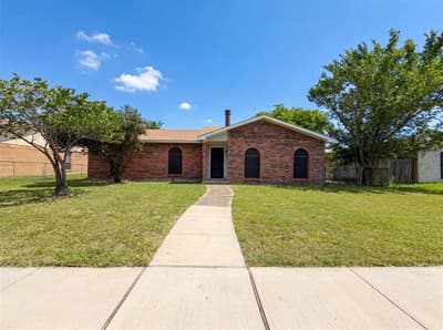 1906 Stockton Trail, Grand Prairie TX 75052