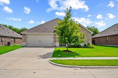 279 Thoroughbred Street, Waxahachie TX 75165