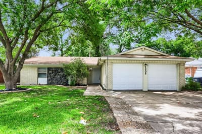 1208 Darlene Lane, Arlington TX 76010 - Photo 2