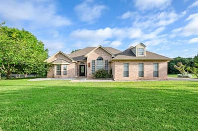 214 Knob Hill Drive, Granbury TX 76048