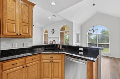 214 Knob Hill Drive, Granbury TX 76048 - Photo 4