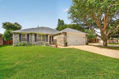 801 Pennsylvania Drive, Saginaw TX 76131