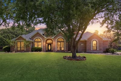 3236 Golden Oaks Circle, Granbury TX 76049