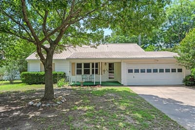 706 S Santa Fe Street, Wolfe City TX 75496