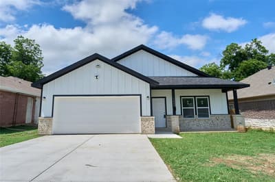 1405 E Maddox Avenue, Fort Worth TX 76104
