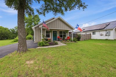 216 E Clay Street, Bowie TX 76230