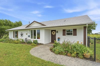 698 Hackberry Road, Van Alstyne TX 75495