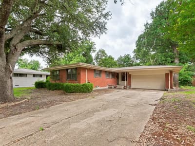 917 Blossom Circle, Garland TX 75041