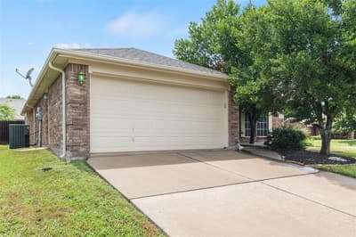 112 Bridlewood Street, Azle TX 76020 - Photo 2