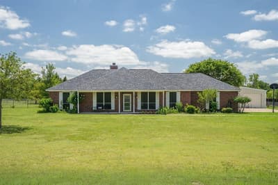 697 Meadowview Circle, Van Alstyne TX 75495