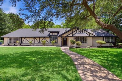 210 Squirebrook Drive, DeSoto TX 75115