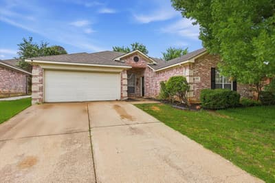 5002 Bayberry Drive, Arlington TX 76017