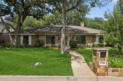 1908 Scarlett Court, Arlington TX 76012