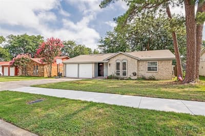 1911 Devonshire Drive, Arlington TX 76015
