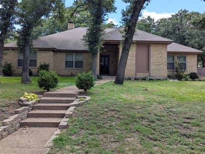 1816 Crooked Lane, Fort Worth TX 76112