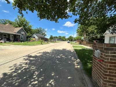 917 E Maddox Avenue, Fort Worth TX 76104 - Photo 3