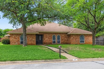 1810 Waterwood Drive, Arlington TX 76012