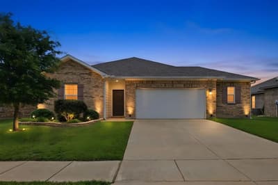 405 Willow Creek Drive, Glenn Heights TX 75154