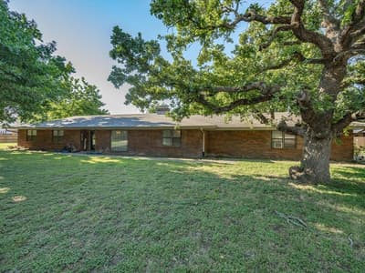 901 Pebble Street, Bowie TX 76230