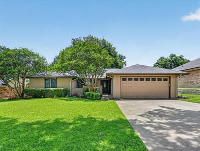 10113 Locksley Drive, Benbrook TX 76126