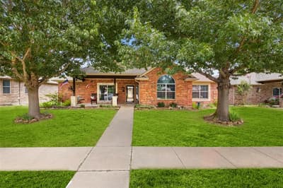 207 Red Wolf Lane, Red Oak TX 75154