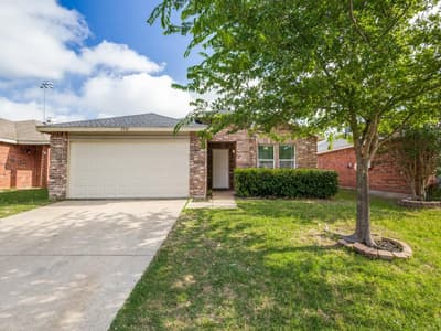 5521 Camarillo Drive, Fort Worth TX 76244 - Photo 2