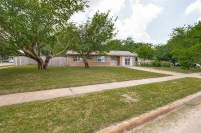 2524 Suffolk Lane, Lancaster TX 75134