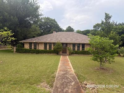 103 Red Bud Court, Oak Leaf TX 75154