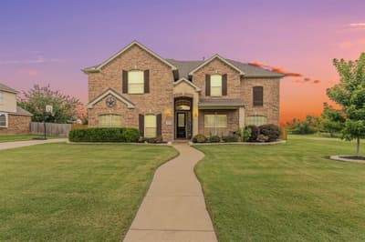 1424 Bassett Hound Drive, Fort Worth TX 76052