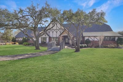 604 S Hampton Road, Oak Leaf TX 75154