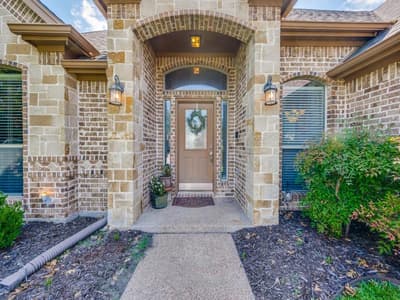 8115 Oak Hollow Drive, Arlington TX 76001