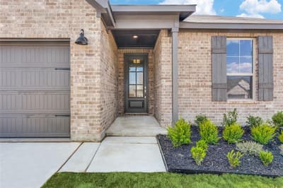 514 Hillcrest Circle, Justin TX 76247 - Photo 2