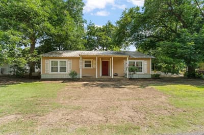 402 College Street, Grandview TX 76050