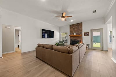 104 W Jade Drive, Hewitt TX 76643 - Photo 2