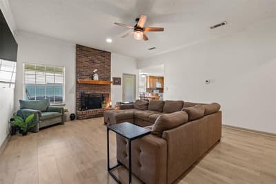 104 W Jade Drive, Hewitt TX 76643 - Photo 3