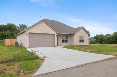 209 W Bonham Street, Tom Bean TX 75489 - Photo 2