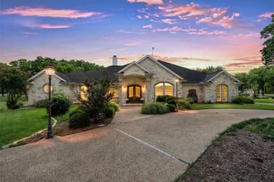 1340 Autumn Oaks Circle, China Spring TX 76633