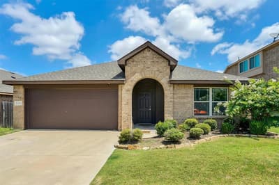 816 Oriel Circle, Fort Worth TX 76036 - Photo 2