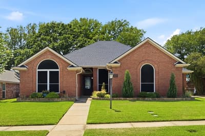 2741 Fox Glenn Court, Hurst TX 76054
