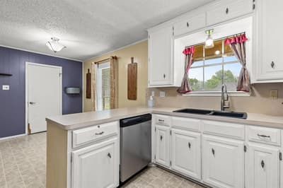 505 Pinewood Lane, Hewitt TX 76643 - Photo 4