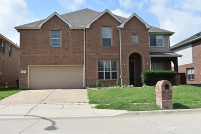 425 Crown Oaks Drive, Fort Worth TX 76131