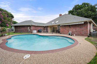 2105 Sleepy Hollow Drive, Arlington TX 76006 - Photo 2