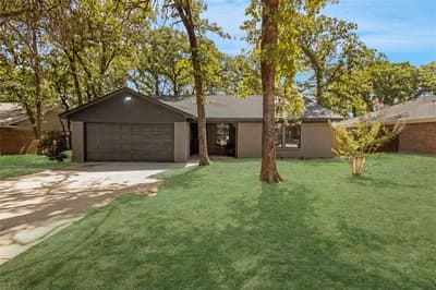 908 Red Oak Street, Azle TX 76020