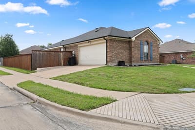 1306 Beacon Hill Drive, Midlothian TX 76065 - Photo 3