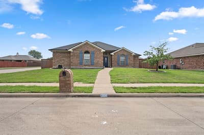 1306 Beacon Hill Drive, Midlothian TX 76065