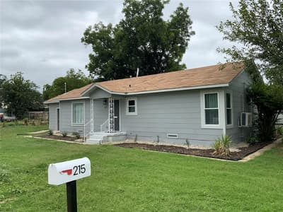 215 S 4th Street, Jacksboro TX 76458