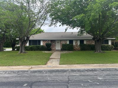 236 Hallbrook Drive, Fort Worth TX 76134