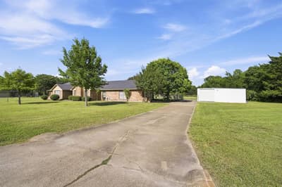 112 Deborde Circle, Red Oak TX 75154