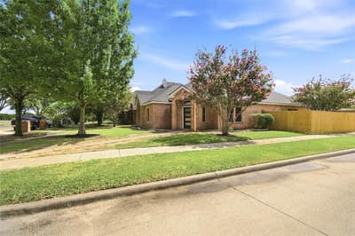 122 Clear Creek Drive, Red Oak TX 75154