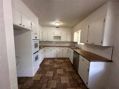 303 N Victor Street, Comanche TX 76442 - Photo 2
